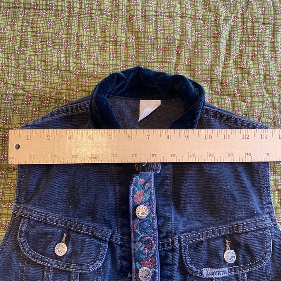 💔SOLD 🛑 LEE Vintage denim vest black velvet collar with floral button trim - Picture 3 of 9